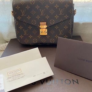 Louis Vuitton Pochette Metis Monogram Handbag